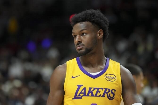 3月29日NBA  在今日的G联盟比赛中，南湾湖人队140-132主场击败苏族瀑