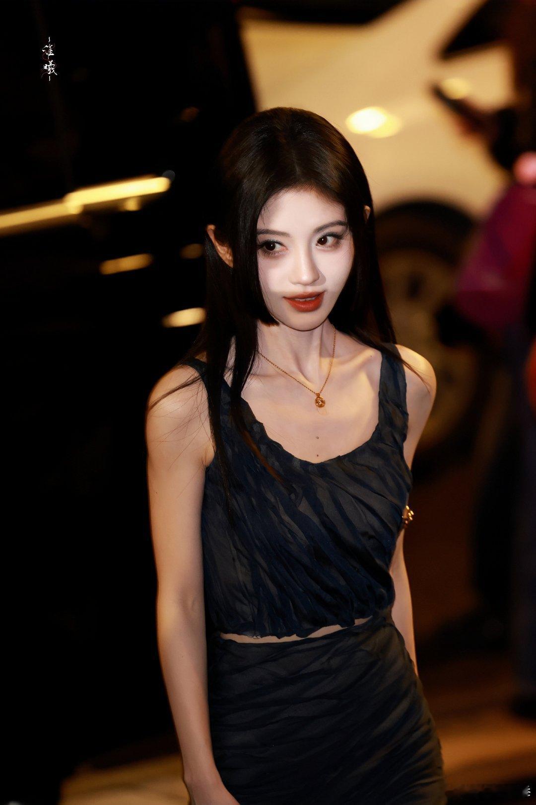 jjy鞠婧祎苏绿夏jjy鞠婧祎苏绿夏“玫瑰在海里燃烧 我的爱在烈火中绽放.”“?