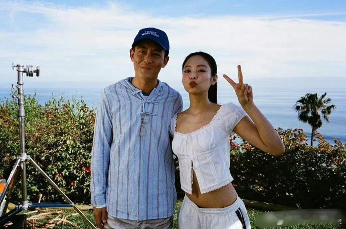 Jennie发了与陈冠希的合照 ​​​这是什么奇怪的同框 ​ ​​​