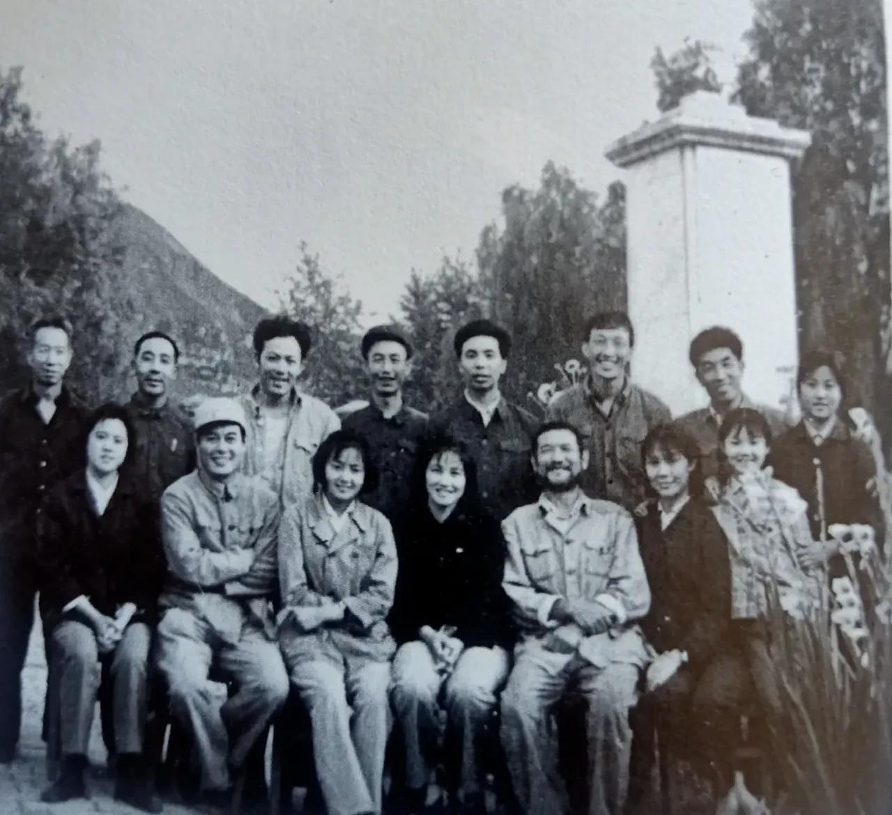 电影《啊，摇篮》主创人员合影
祝希娟 张勇手 村里 张瑜 马晓晴等
