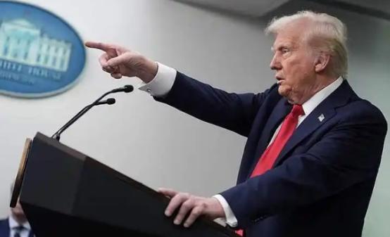 美国恐怕再也难以重新崛起，原因主要有两个：第一是沉重的国债，美国人靠着贪心一直在