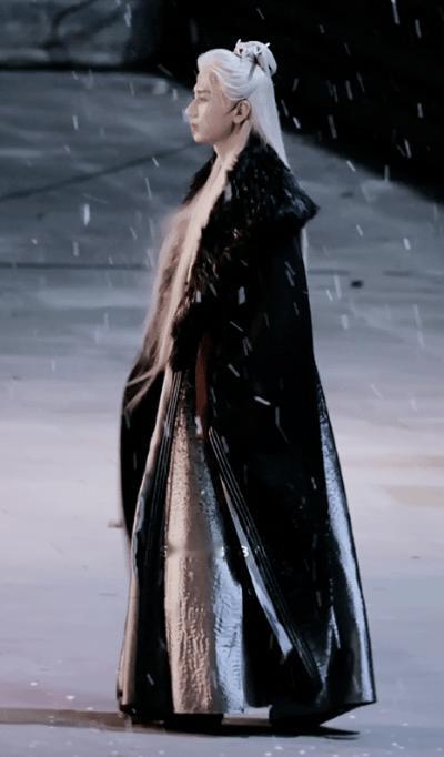 成毅的古偶好像一直都是这个路子[允悲] ​​​