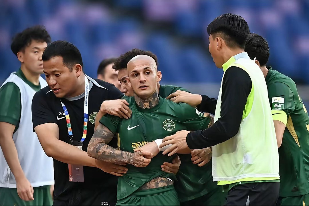 浙江队太惨了！主场0-1输给重庆铜梁龙后，申诉风波、米特里策被禁赛六场，对球队影