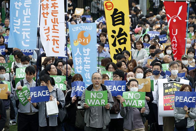 日本民众反对日美军演，核心诉求确实是不愿被绑上美国的战车、沦为大国对抗的牺牲品。