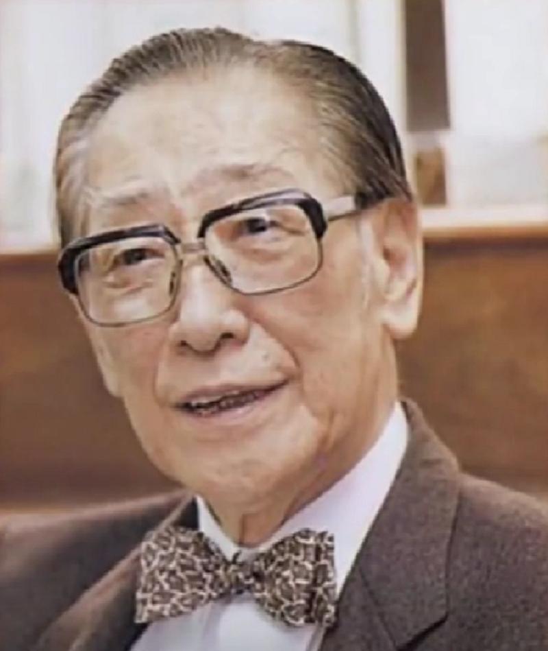 1949年，蒋纬国把养母姚冶诚接到台湾养老，孔祥熙病逝那年，蒋纬国去美国吊唁。期