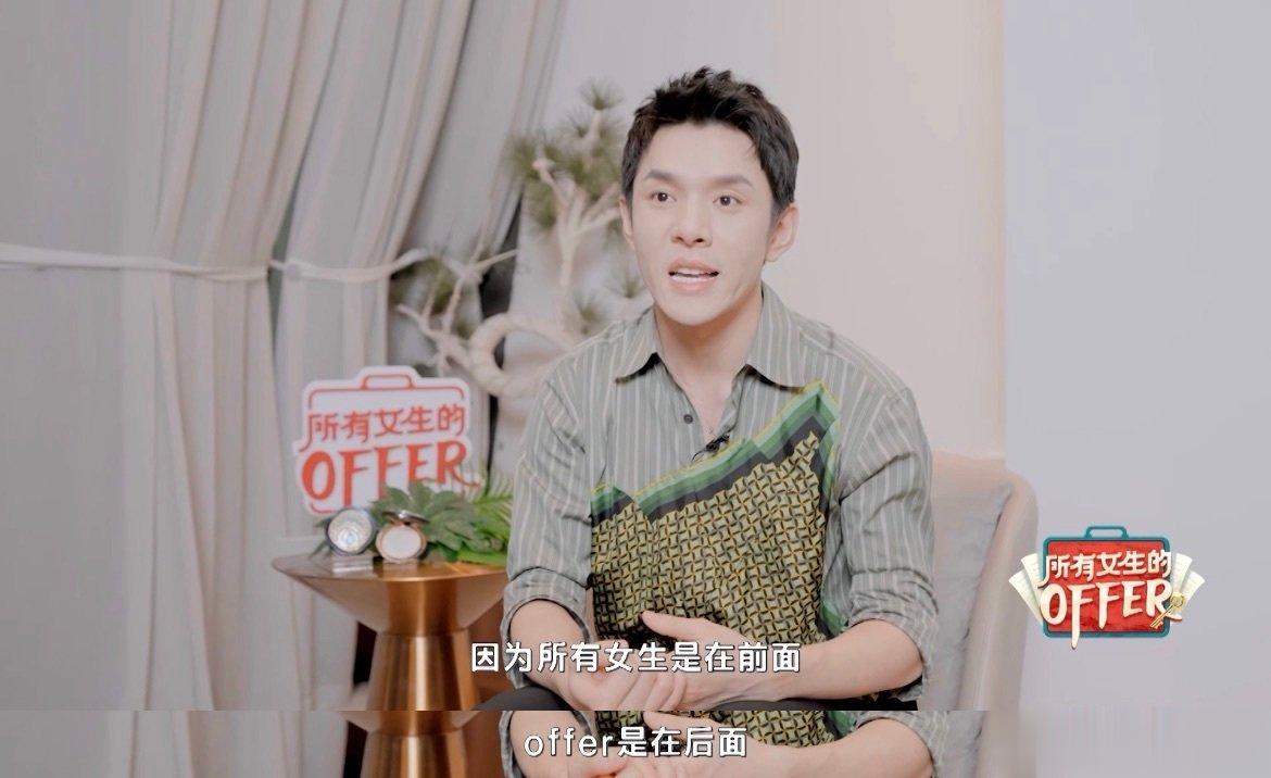 #李佳琦不愧是柜哥出身# 李佳琦直播间的商品真的有在为我们大家认真考虑啊，而且他