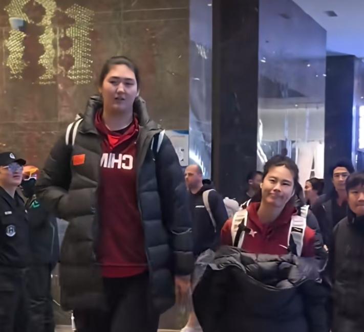 宫鲁鸣说过，张子宇是世界上独一无二的人才，单从身高上，应该是世界女篮屈指可数，但
