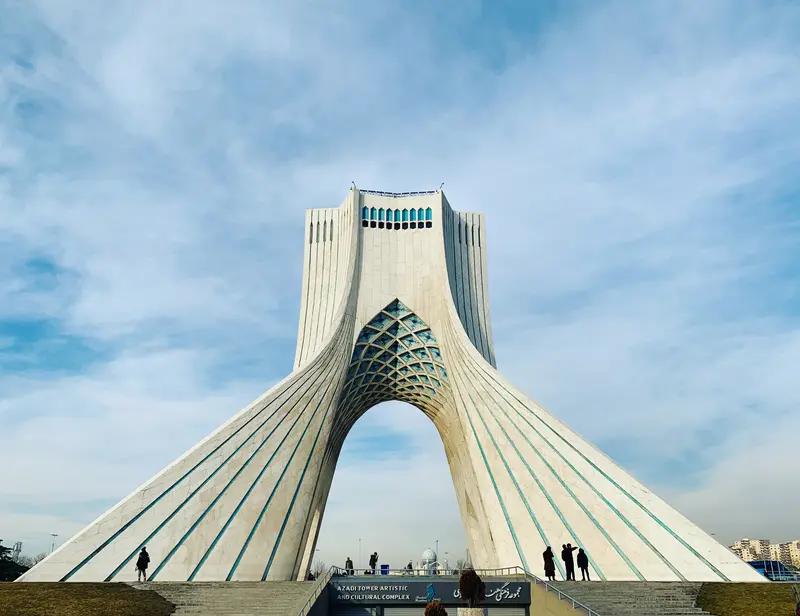 美国想对伊朗动武的意图，主要是为了杀一儆百，维护美国在中东地区的政治影响力和战略