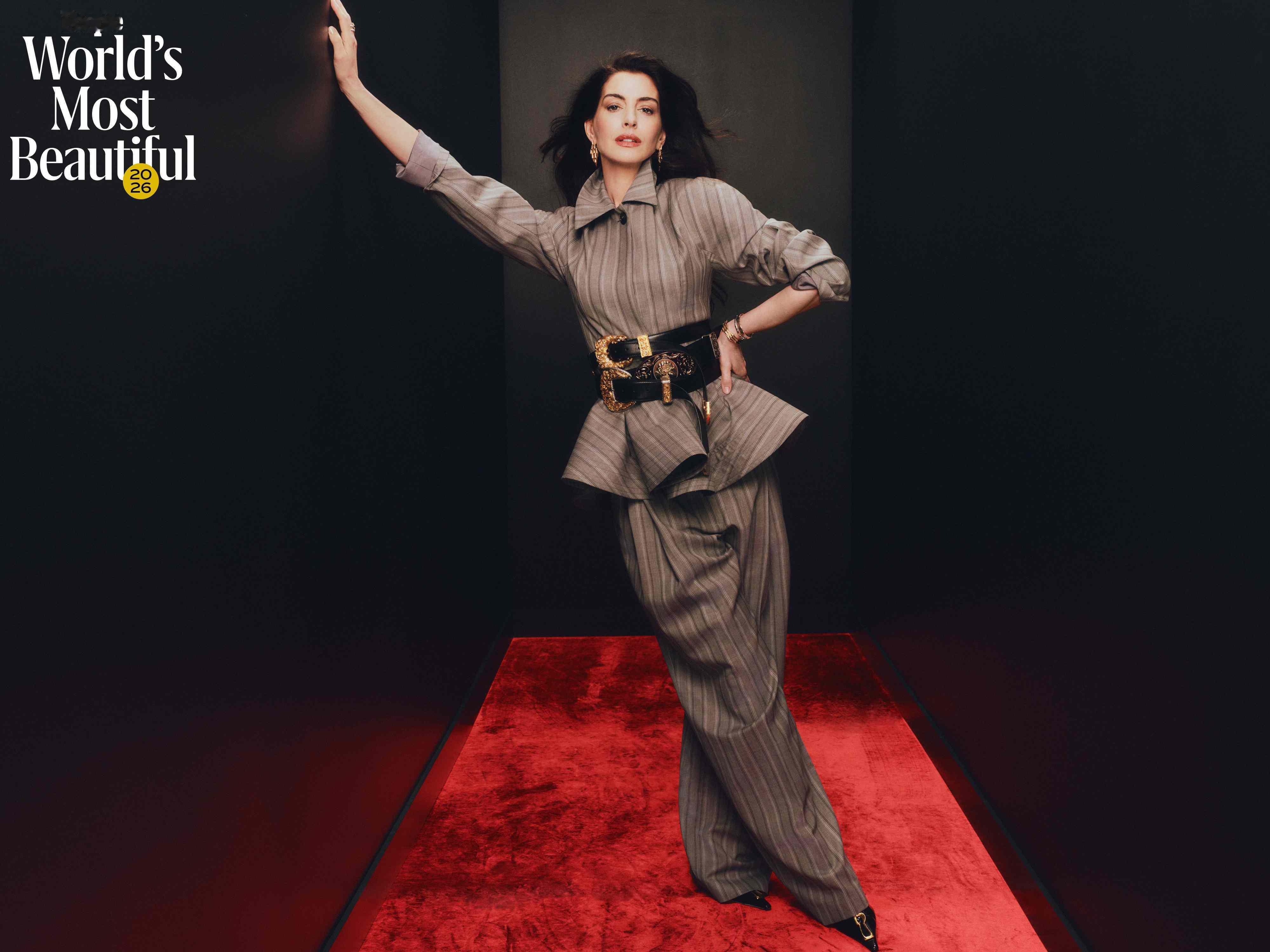 安妮·海瑟薇 《人物》杂志2026年“全球最美”封面人物 