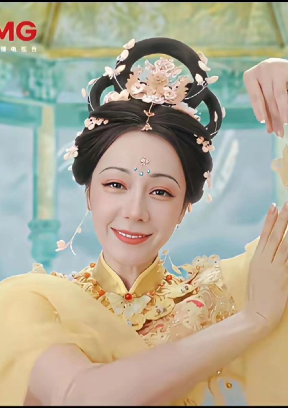 前几年就听说迪丽热巴拍摄的时候要需要加滤镜了，现在加了滤镜都遮不住她的容颜衰去，