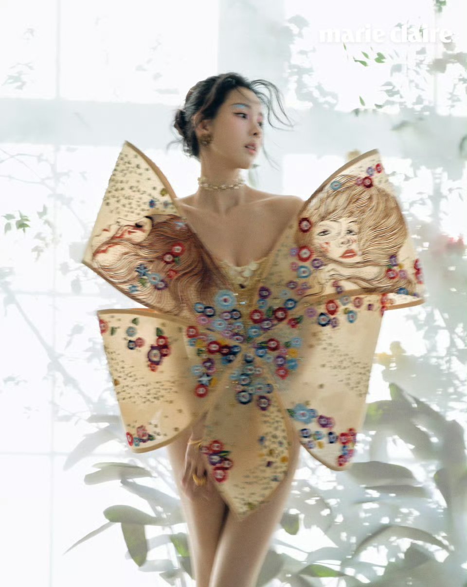 陈都灵花蝴蝶高定姐姐好像八音盒离被定格的小精灵🧚🏻♂️在晚上悄悄钻进别人的梦