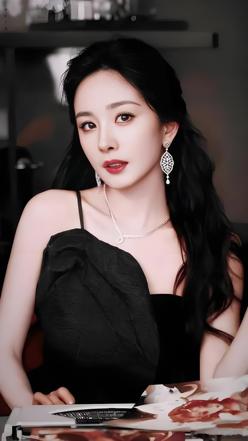#杨幂格局##杨幂[超话]# 乔妍的心事上映，杨幂包场引惊喜她的这一行动无疑是对