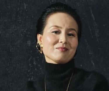 一个女杀人犯出演污蔑丈夫的电影 
看到她那得意洋洋的电影真让人感到恶心
故意伤害