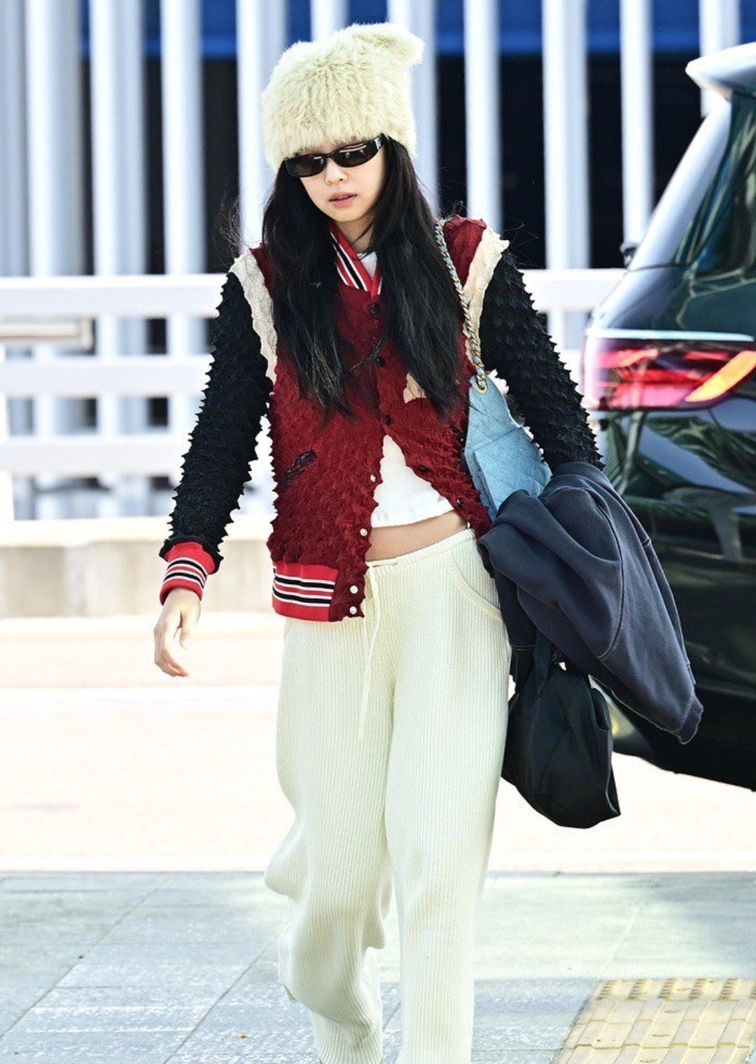 Jennie今天也飞纽约了！开启第三次MetGala之旅～ ​​​