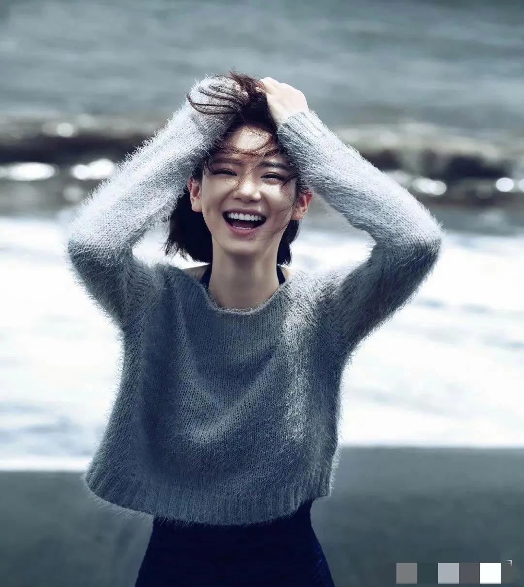 有时候，真佩服明星的写真！你压根看不出来她是谁！我是真看不出女主是戚薇！反差太大