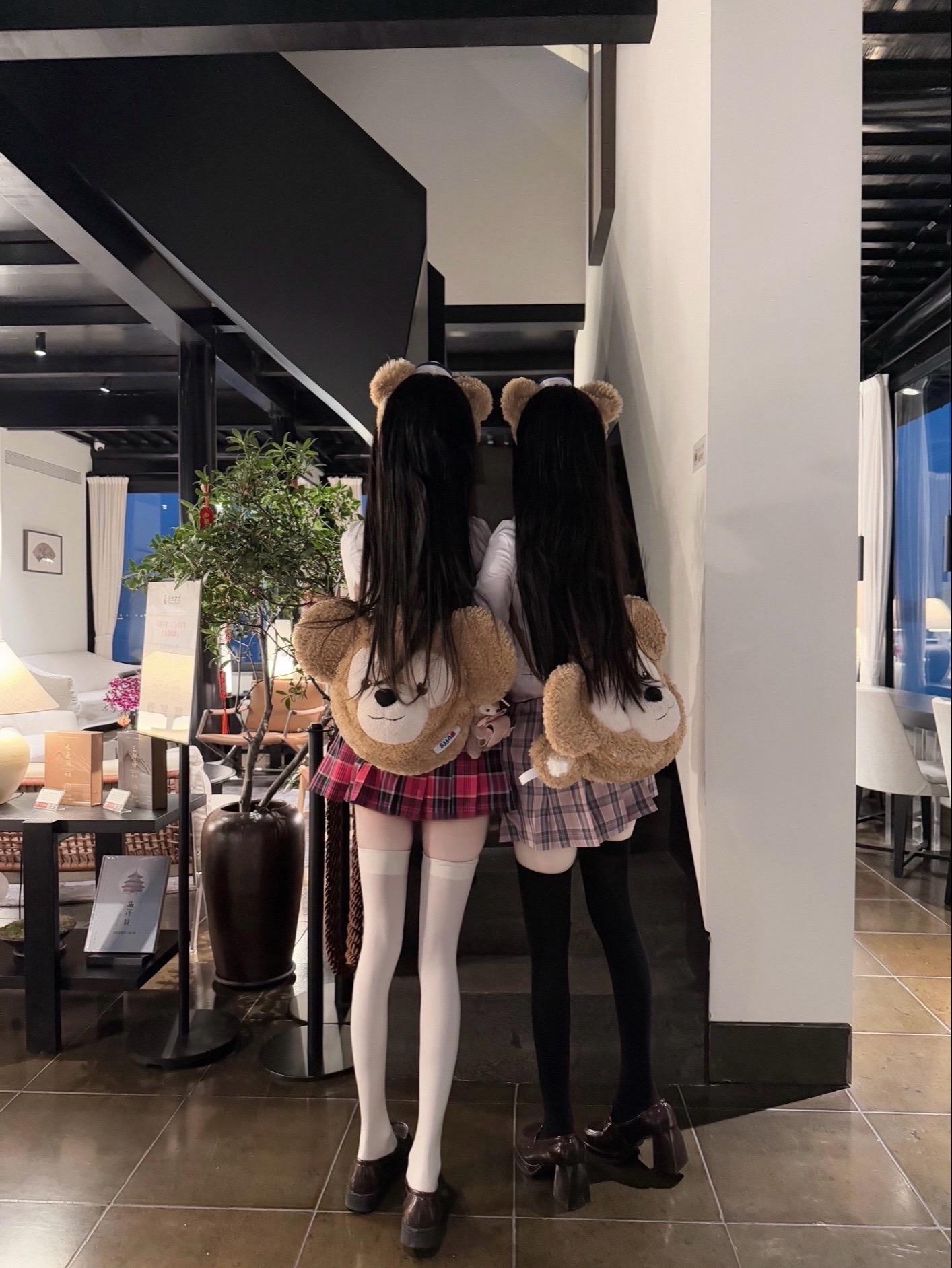 两个笑点极低的女人