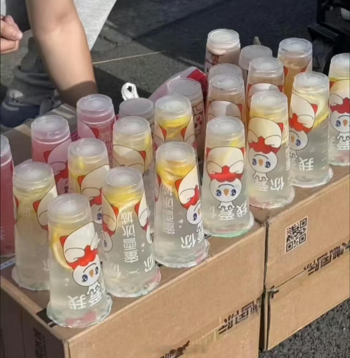 倒卖蜜雪冰城柠檬水赚差价当事人发声一堆人还在喊没事…吃坏肚子了找贩子，贩子不认，