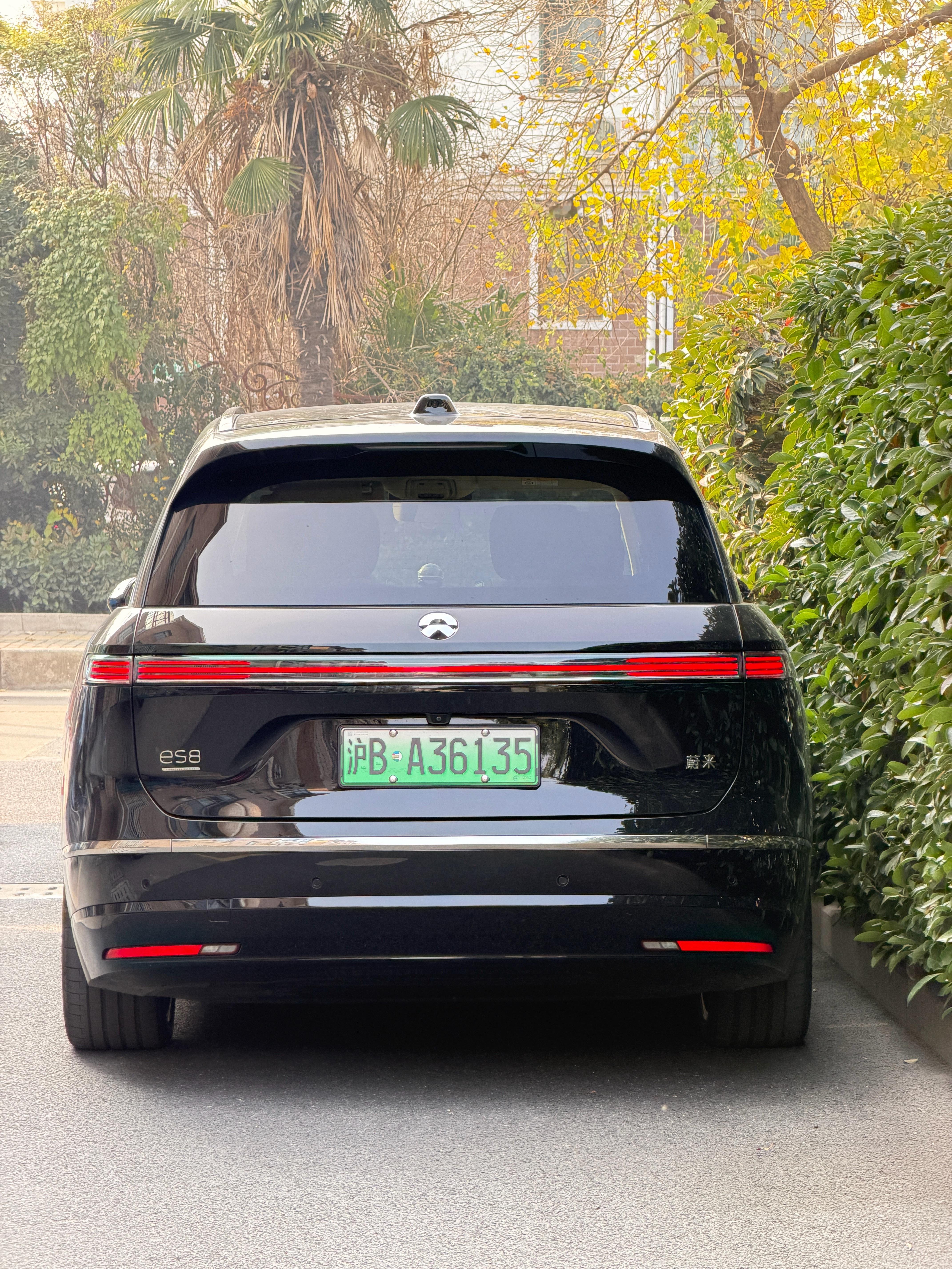 去开车，忍不住拍一下这屁股。