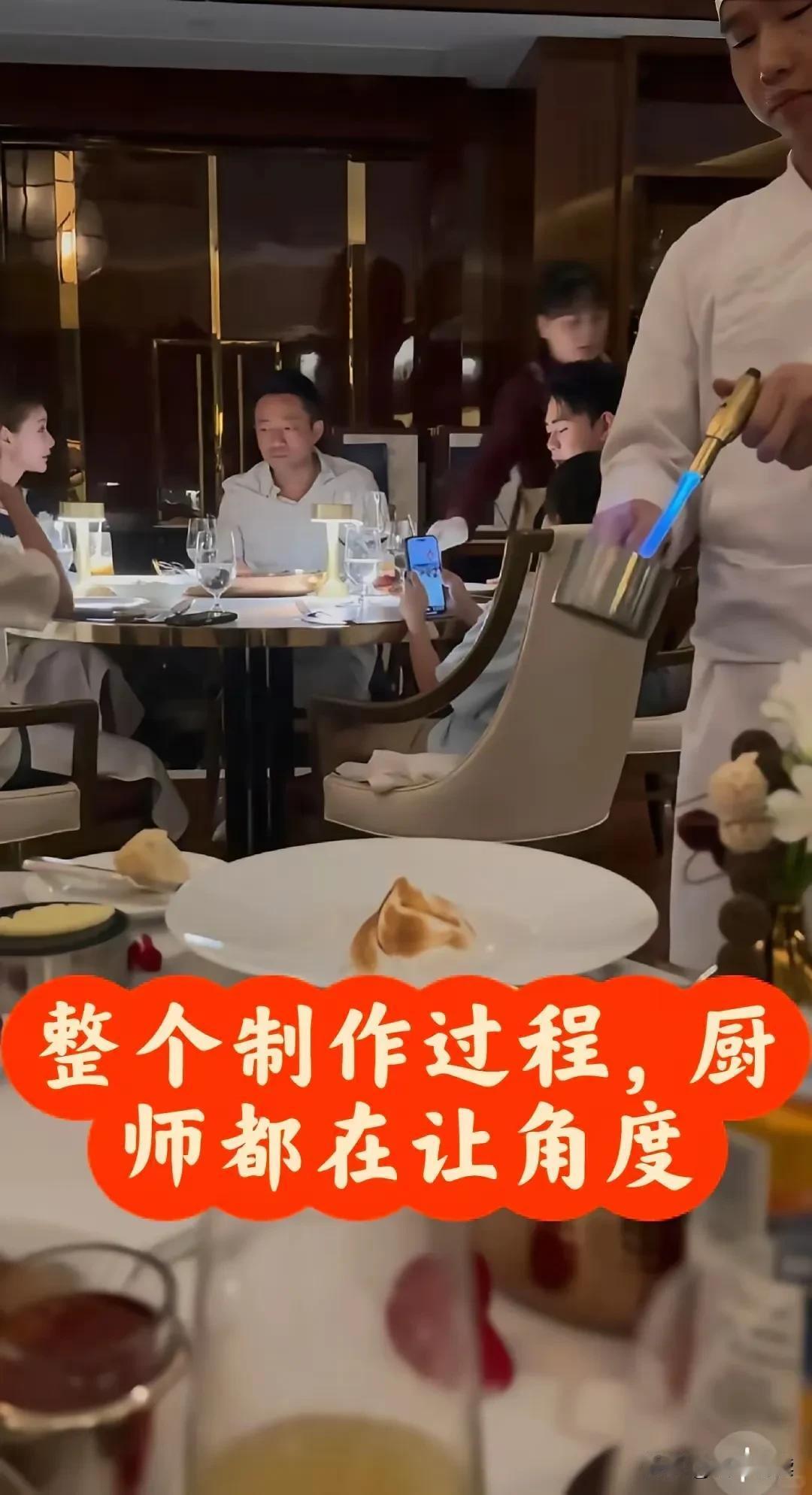 实在忍不了了
真想给汪小菲打电话
告诉他一个事实

那就是他真的不适合
“带兵”
