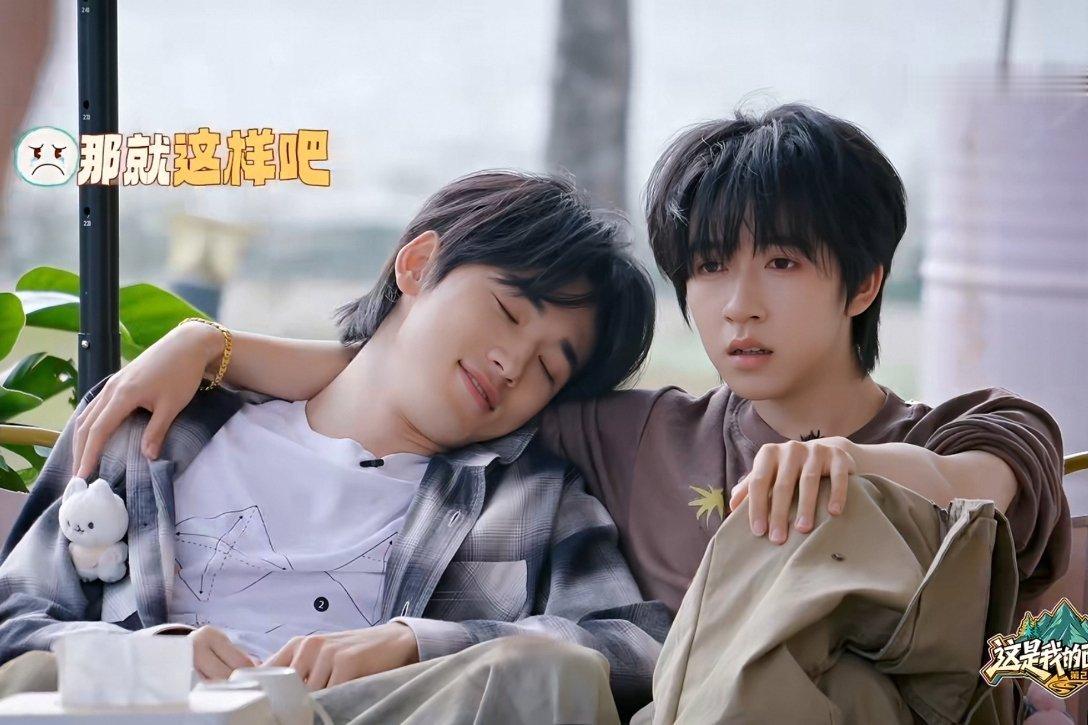 呵呵趁机占樱樱便宜 