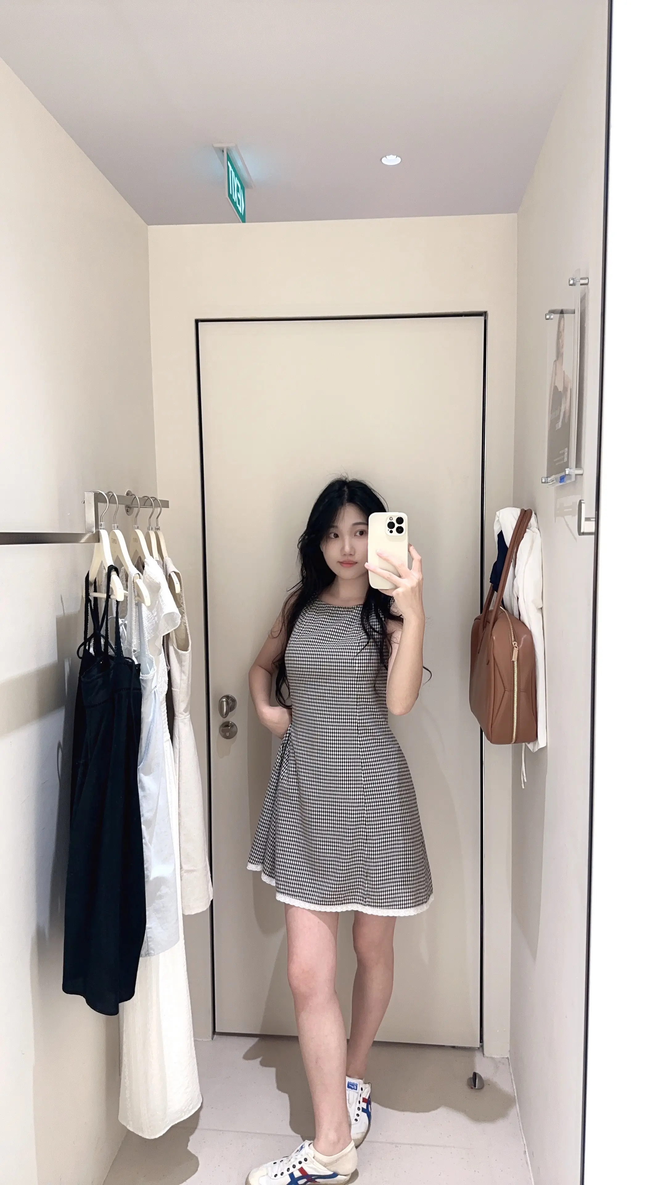 我宣布 这才是新加坡特产。LOVET两百多的👗 每件都好看  大家来...