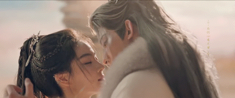 你俩亲害羞了倒是给我看爽了天地剑心 刀光剑影之间，他们却悄悄亲了一个吻，战斗的气