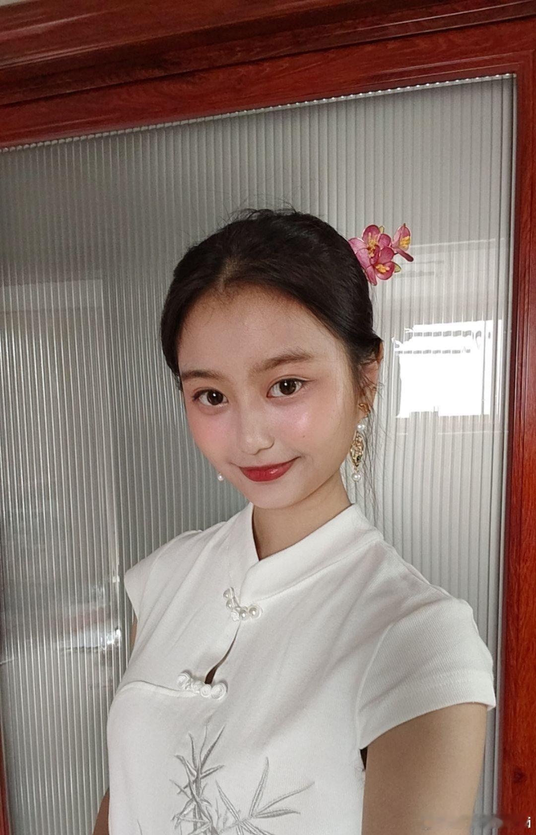 画出人生眼线了[允悲]今日妆容明星同款  ​​​