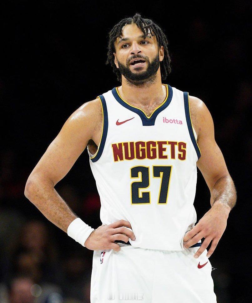 贾马尔·穆雷说他这赛季的个人目标是进全明星、拿得分王、获MVP。 