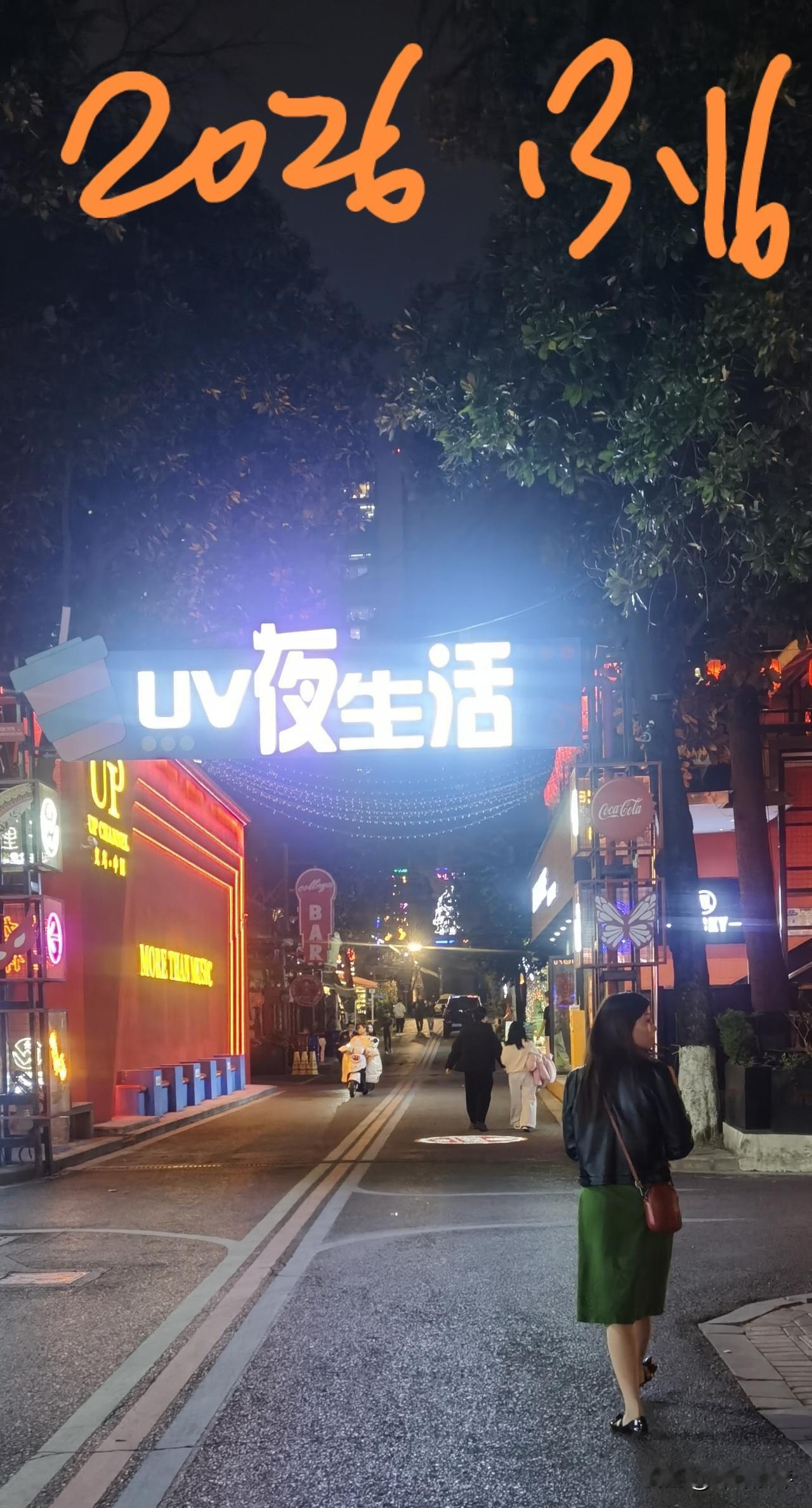 改革开放前根本没有私营经济，所以大家都是拿工资的。工资只有几十元，港台亲戚都看不