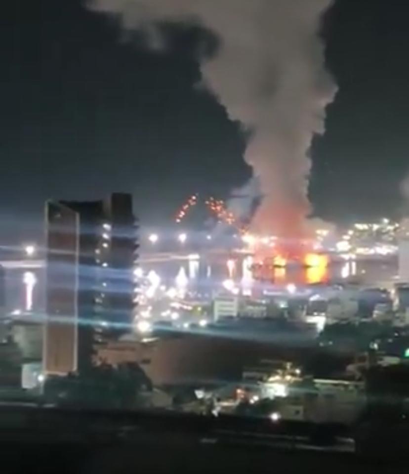 美方多次威胁后，委内瑞拉首都深夜惊传连环爆炸。
1月3日，委内瑞拉首都发生至少7