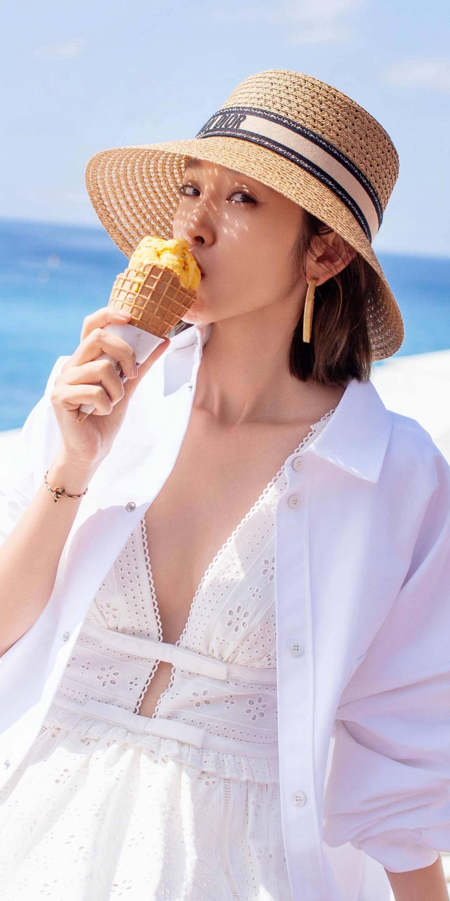 唐艺昕穿搭壁纸：白色唯美，惬意的初夏格调。唐艺昕