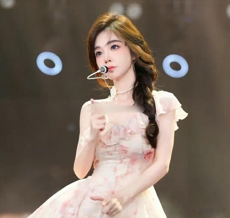 冯提莫瘦了50斤 原来真的会有人悄悄变美然后惊艳所有人…冯提莫这波身材管理我给满