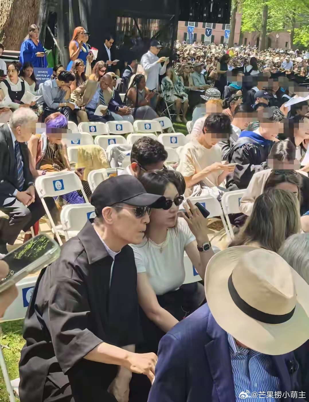 张艺谋二儿子耶鲁大学毕业张艺谋陈婷参加二儿子耶鲁毕业典礼 张艺谋二儿子耶鲁大学毕
