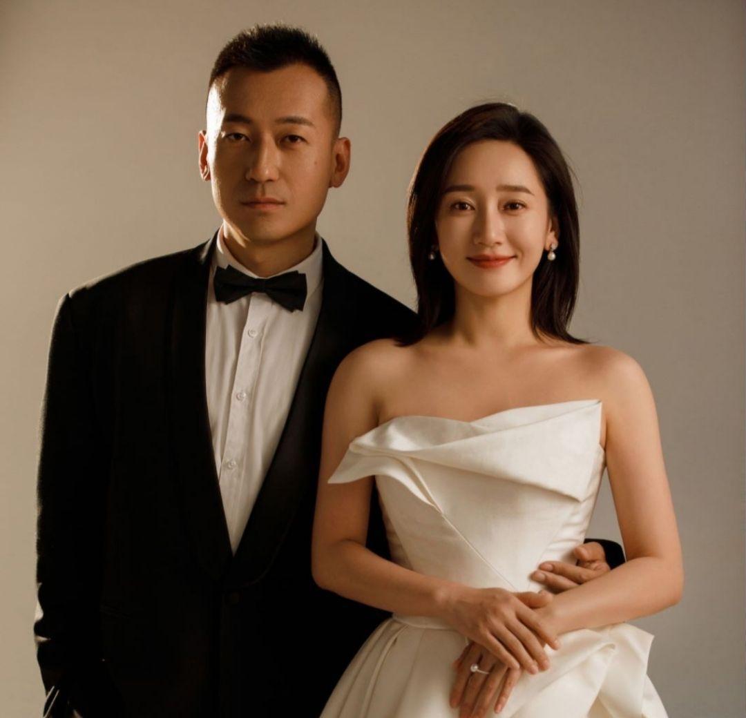 在娱乐圈，所谓“低调”从来不是一种主动选择，而是一种生存策略。
戚九洲的同班同