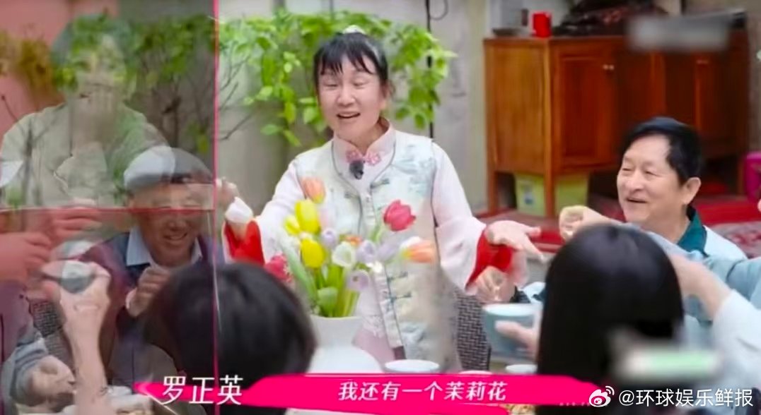 谢娜家宴 谢娜一段即兴的送花谁看了不夸谢娜！爸爸秀贯口她秒拿快板配合，眼神发亮跟