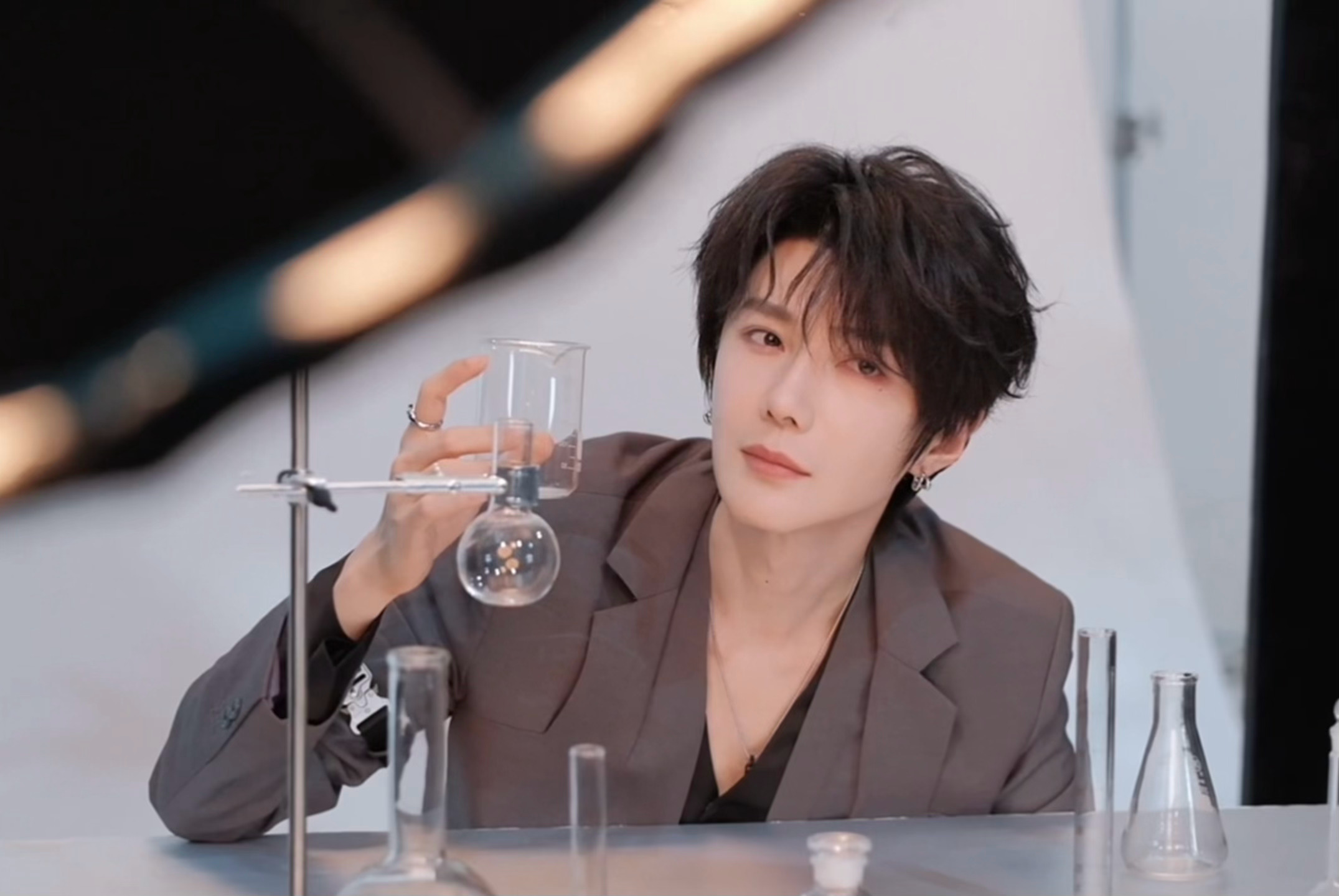 老师。。我学不会。。可不可以由你亲手教。。。🥺 