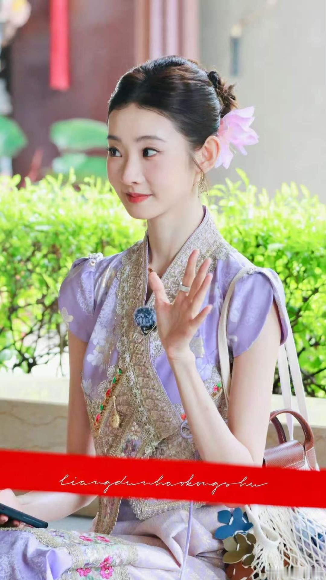 张艺凡傣装造型 张艺凡傣装盘发造型 张艺凡傣装盘发造型也太美了！！ 