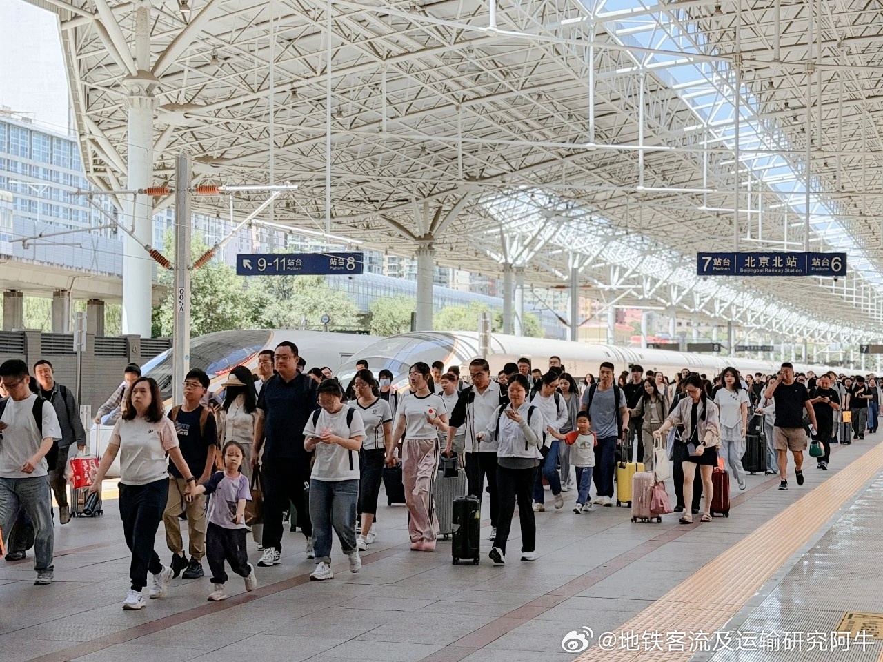 中国铁路 【北京铁路北京铁路局  8214.8万人次！国铁北京局2026年暑运工