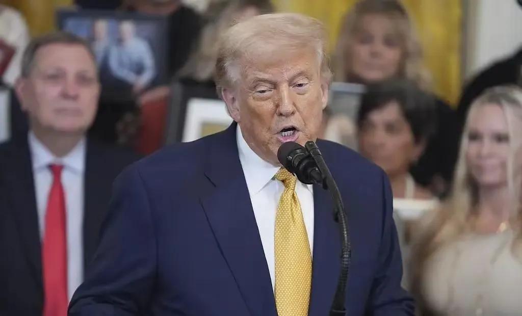 美国总统特朗普的涨价政策让每一个国家感觉到受不了，特别是对这些药品的征收关税，美