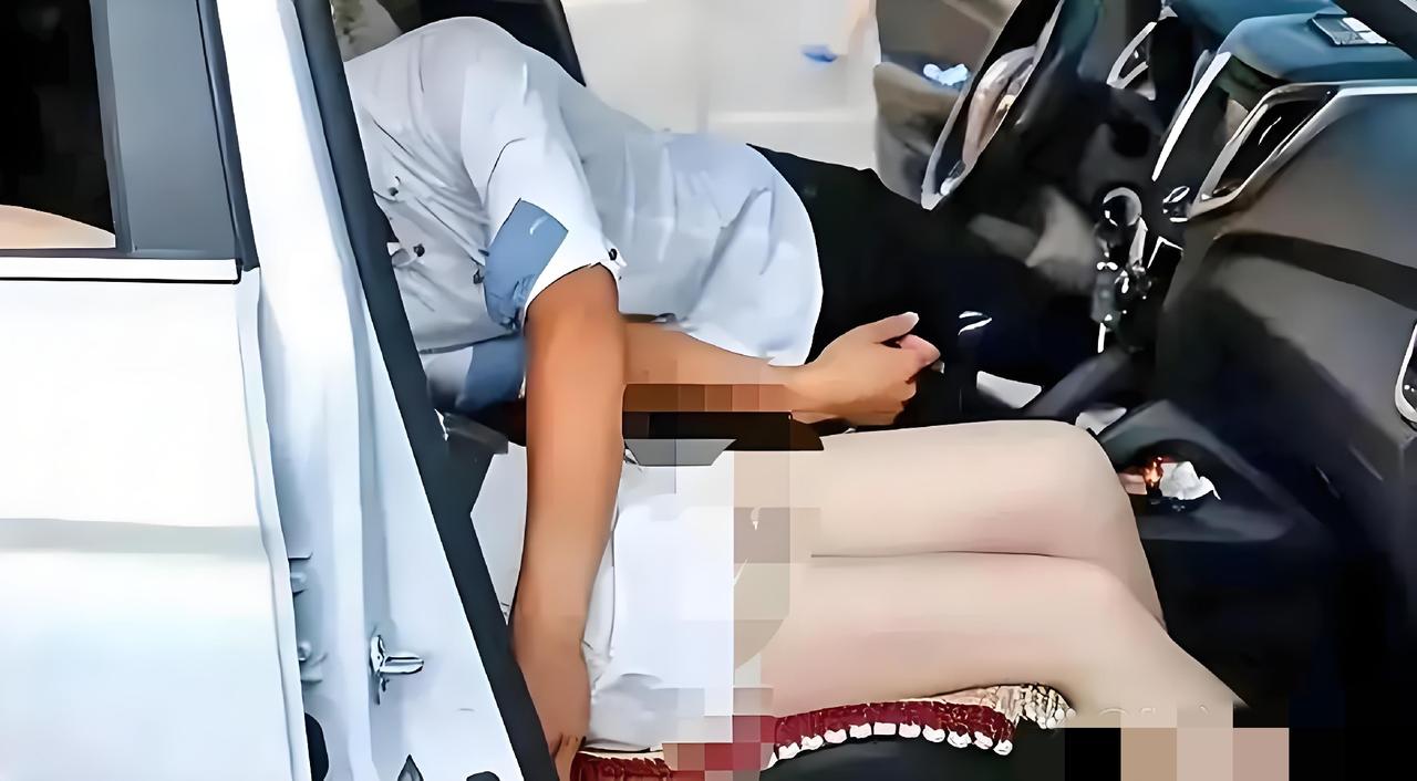 男女网恋奔现，车内拥吻，女子还2次自愿为其进行口 部亲密行为，不料，当男的去药店