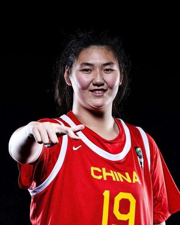 【“奥尼尔+姚明”双塔合体！中国女篮这波操作太野了】

今晚合肥焦点战，刘禹彤（