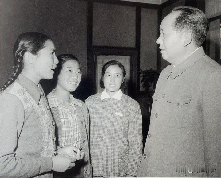 🤝凝心聚力，众志成城！🙏敬爱的毛主席，敬仰您聚力智慧，赓续不朽同心箴言！群众