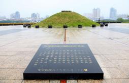 民进党当年为了恶心国民党立了台北马场町纪念碑，还篆刻了碑文，现在大陆播出以吴石等