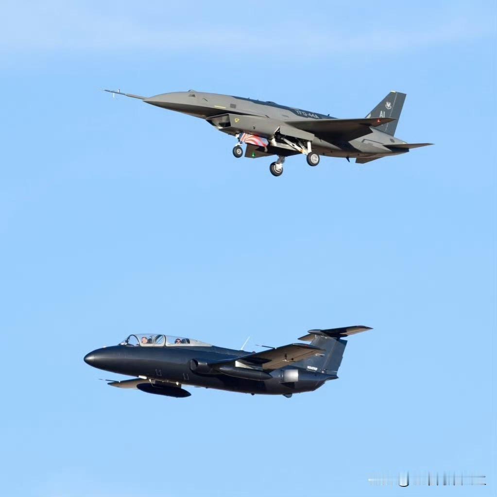 鹰酱终于首飞的这个YFQ-44A制空无人机，这机体造型我感觉最多和我们的J-7无