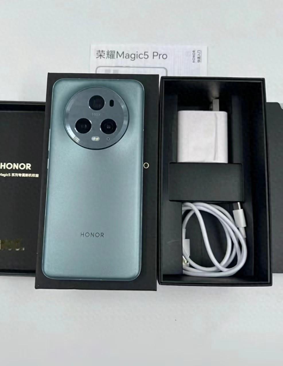 这次荣耀magic6的发布有点太狂了

在华为回归的路上，其他厂商纷纷降价来迎接