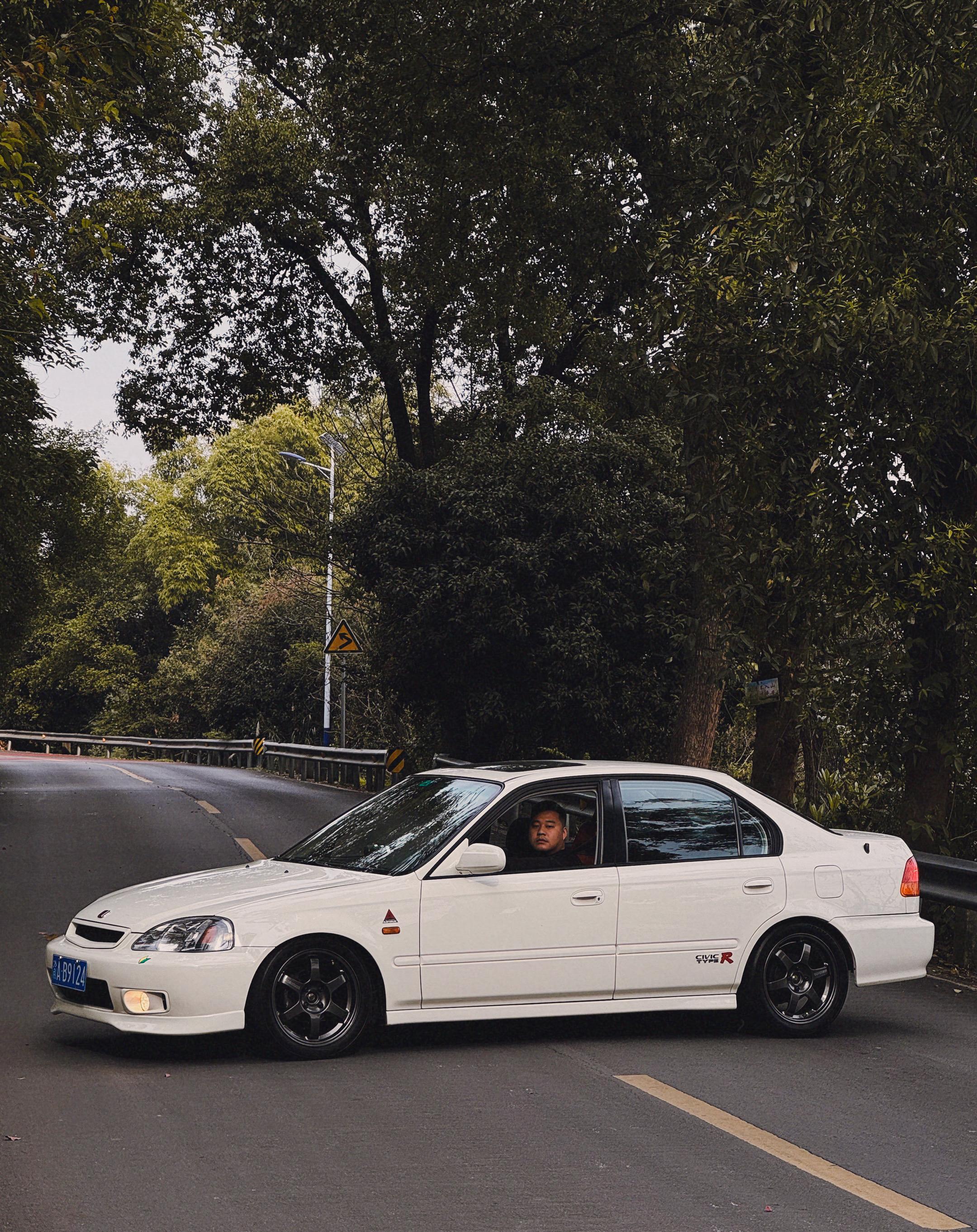 一张照片证明你开的车已经老了 ！