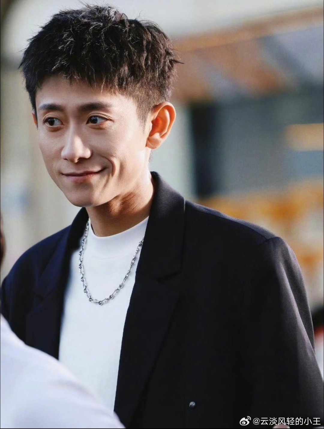 杨紫和张一山毕业采访也太搞笑了杨紫张一山真朋友是真心希望彼此好的。张一山说杨紫早