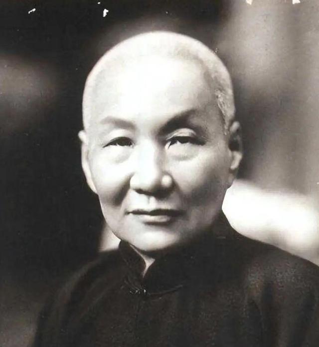 1937年11月，上海沦陷后，日本人找张啸林谈合作条件，张说：“合作可以，不过，