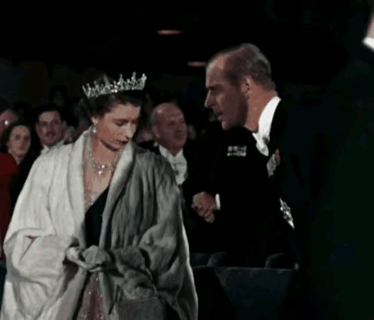 居然还有人觉得亲王憋屈，他当了这个赘婿一辈子荣华富贵，还想让王室子孙改姓，如果不