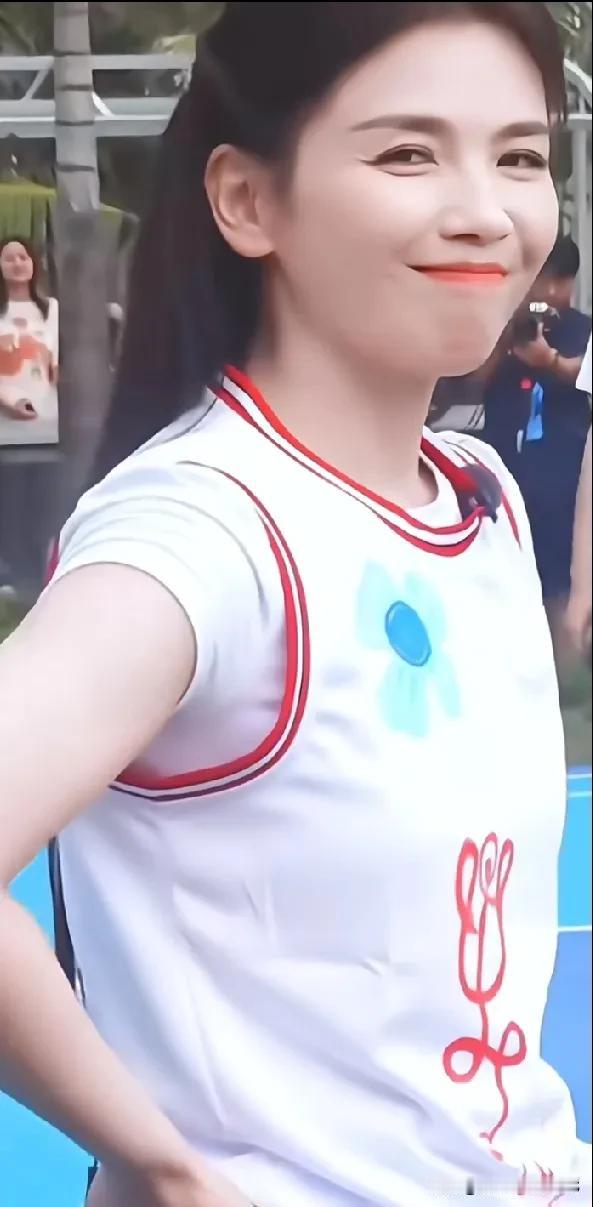 刘涛：活得通透的“拼命三娘”
刘涛可真是活得透彻啊！47岁了，在篮球场上依旧充满